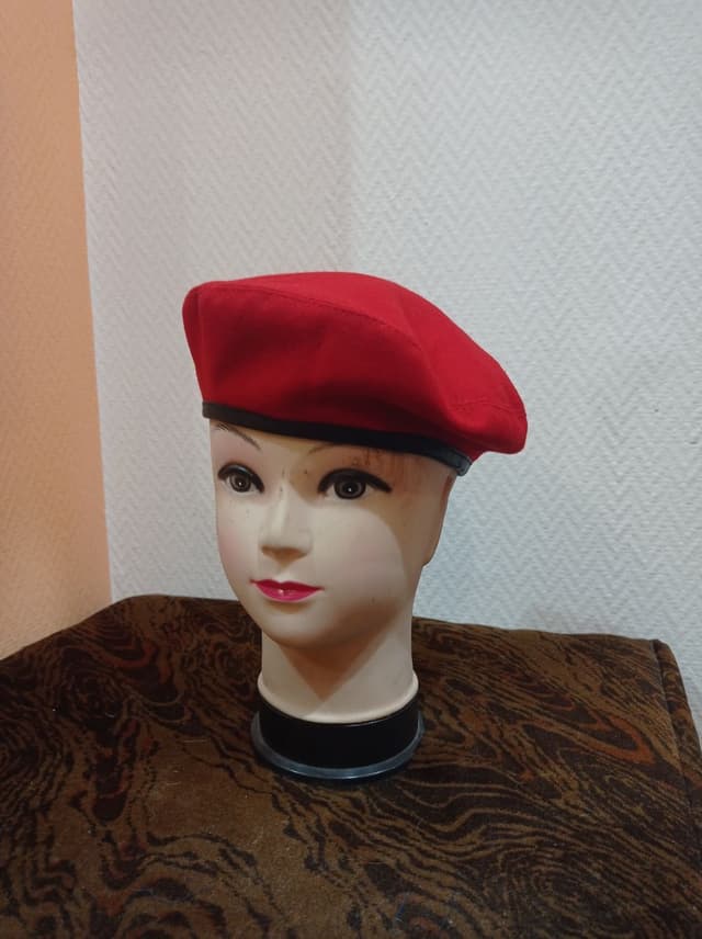 Берет кадетский